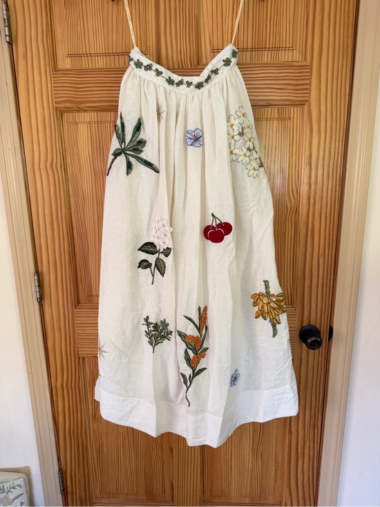 Agua by Agua Bendita Dresses & Skirts - Agua by Agua Bendita White Embroidered Floral Skirt and Top set medium, NWT